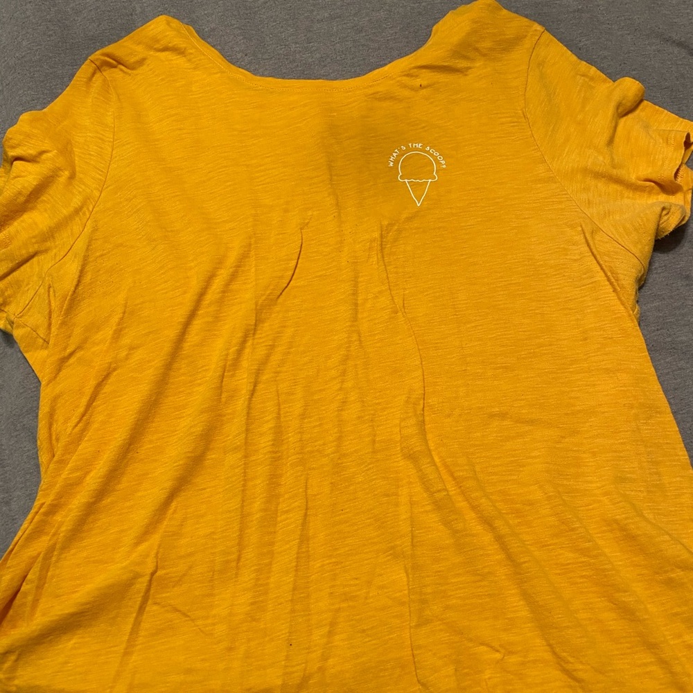 yellow short sleeve tee